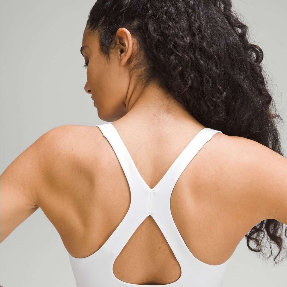 Lululemon SmoothCover Yoga Bra *Light
Support, B/C Cup White Sports Bra - Picture 2 of 10